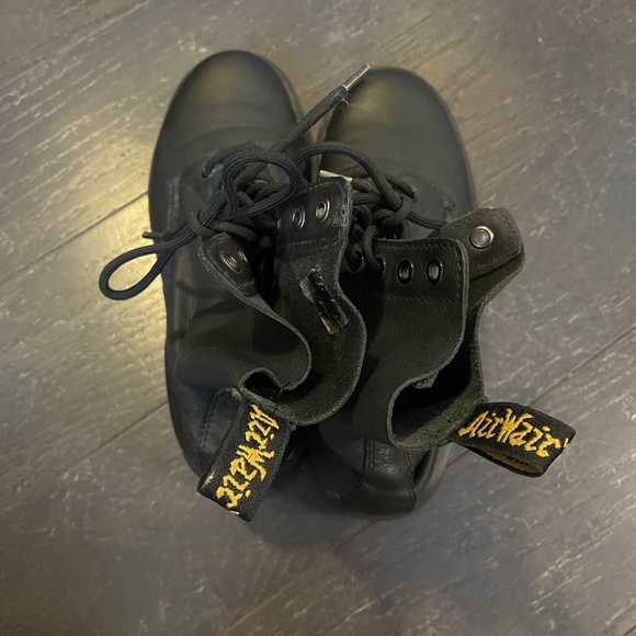 Dr Martens Pascal Boots Shoes Womens US 8 Black Leather 8-eye classic - Picture 2 of 9